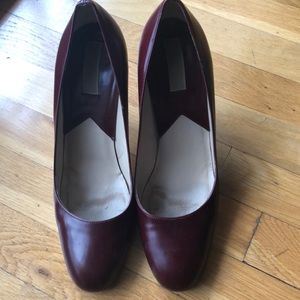 Michael Kors dark red heeled pumps